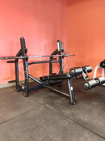 RYAN SHERWOOD OLYMPIC DECLINE BENCH press with 4 long external storage weight horns commercial Quality (200 lb. item weight) for Gym