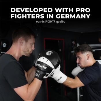 FIGHTR® Premium Punching Mitts - Ideal Padding & Stability | Boxing Mitts for Martial Arts incl. Carry Bag | Focus Pads for Boxing, MMA, Muay Thai, etc.